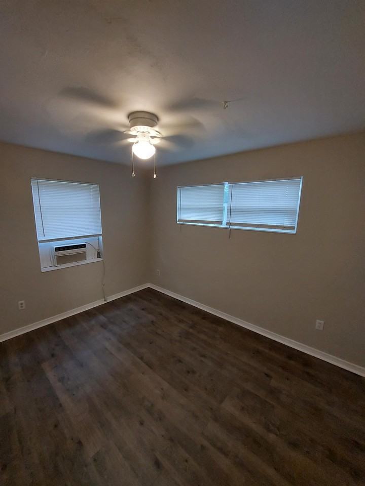 2247 Stella St #1 - Photo 6 of 13