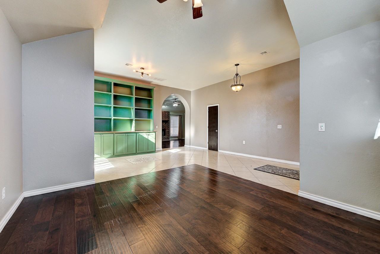 2908 Glasgow Dr #1 - Photo 3 of 17