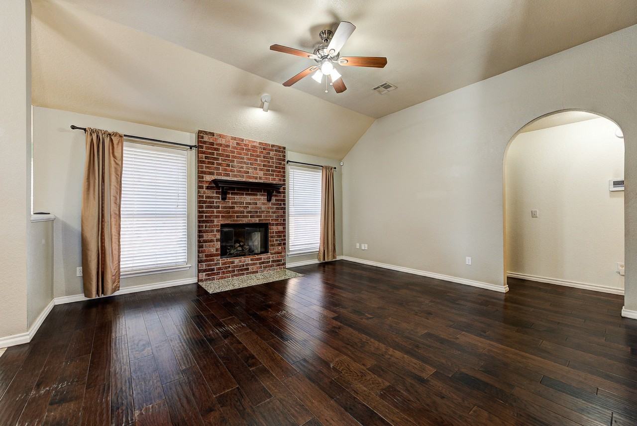 2908 Glasgow Dr #1 - Photo 5 of 17