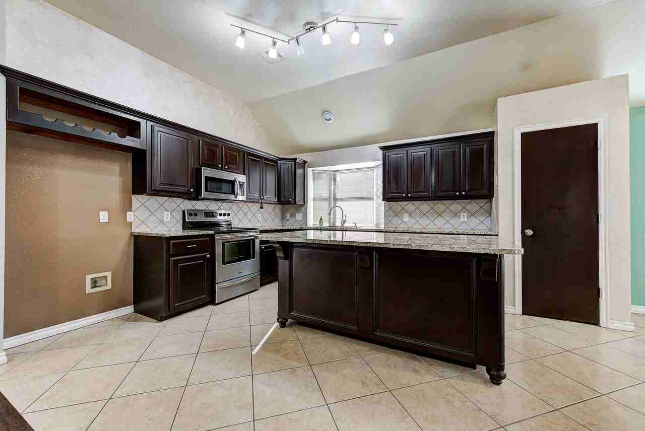 2908 Glasgow Dr #1 - Photo 7 of 17