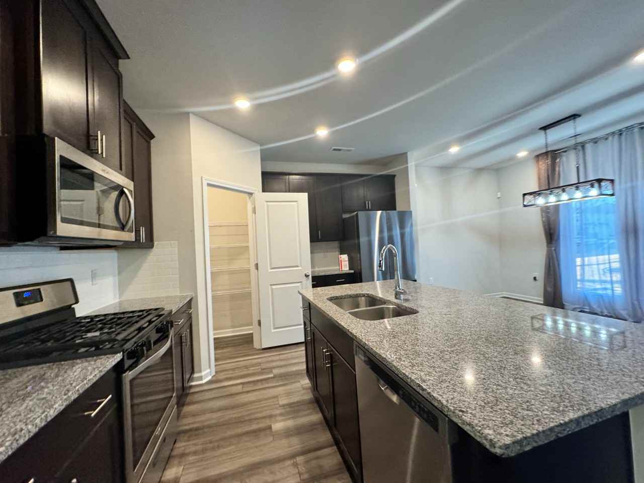 6905 Bedrock Rd - Photo 3 of 31