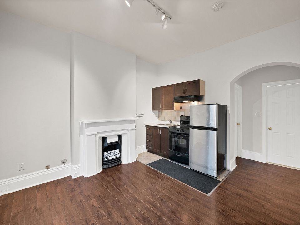 208 Wilson St #1 - Photo 3 of 11