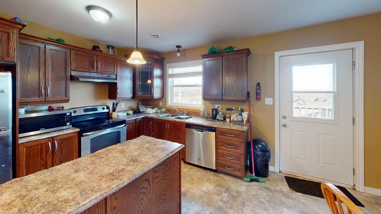 44 Lady Anderson St #MAIN - Photo 3 of 17