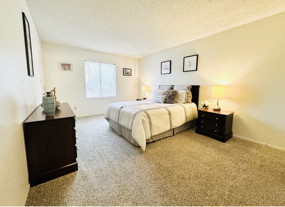 1360 W Isabella Ave - Photo 4 of 5