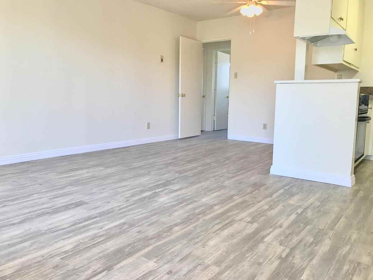 22636 Ocean Ave - Photo 2 of 6