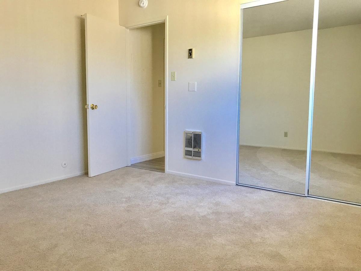 22636 Ocean Ave - Photo 3 of 6