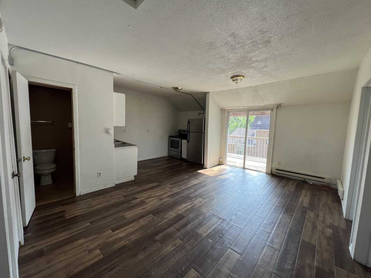 579 Van Buren Ave - Photo 2 of 11