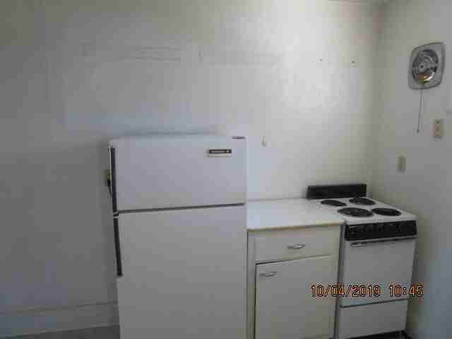 410 W Marion St - Photo 2 of 10