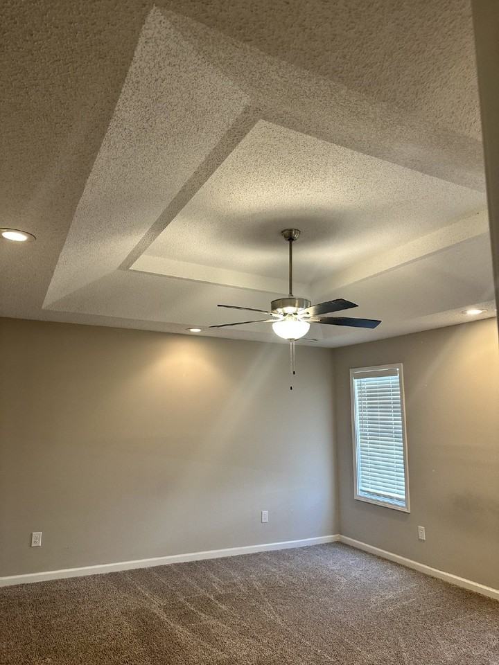 130 Camelot Place - Photo 3 of 7