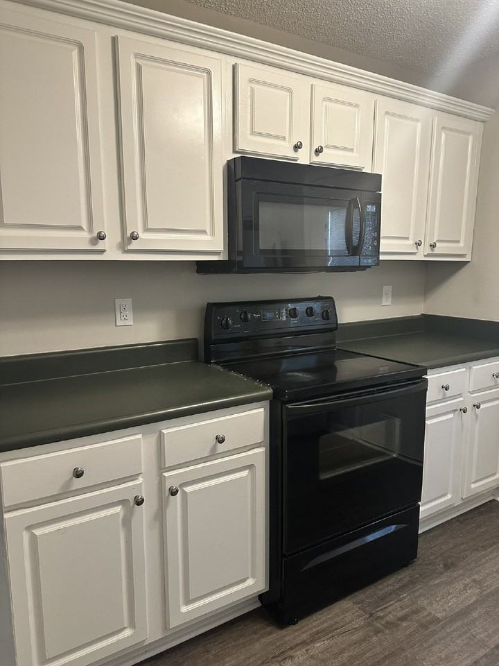 130 Camelot Place - Photo 7 of 7