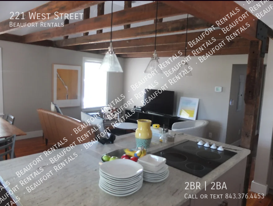 221 West St - Photo 2 of 9