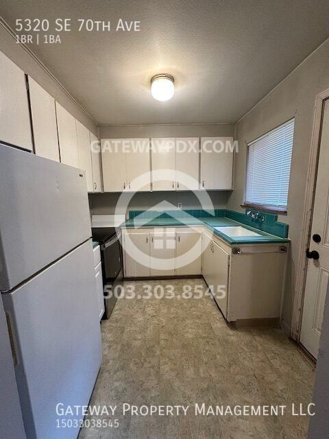 5320 Se 70th Ave - Photo 6 of 13