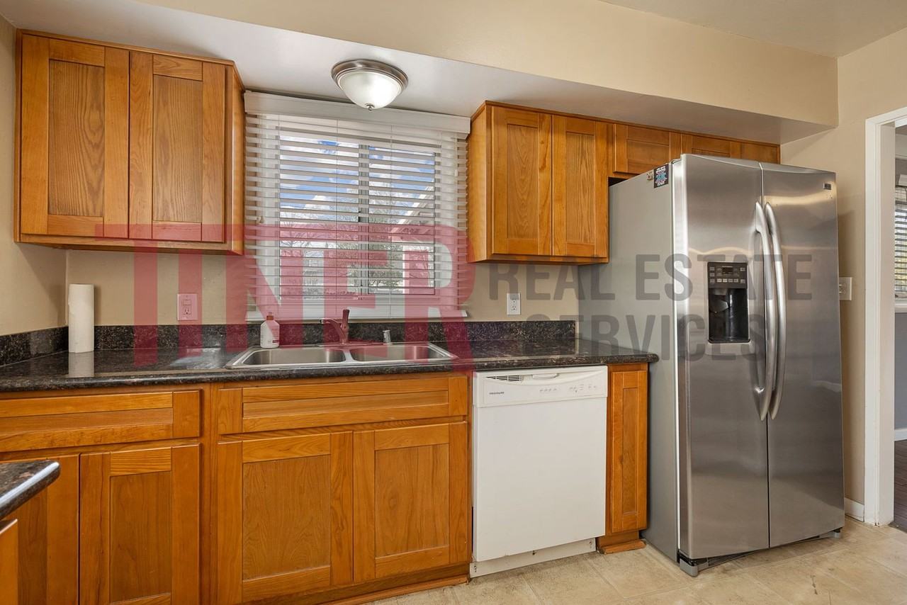 5625 Layton Dr - Photo 3 of 21
