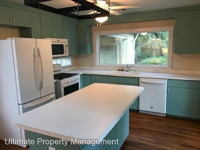 321 Wayne Dr - Photo 2 of 18