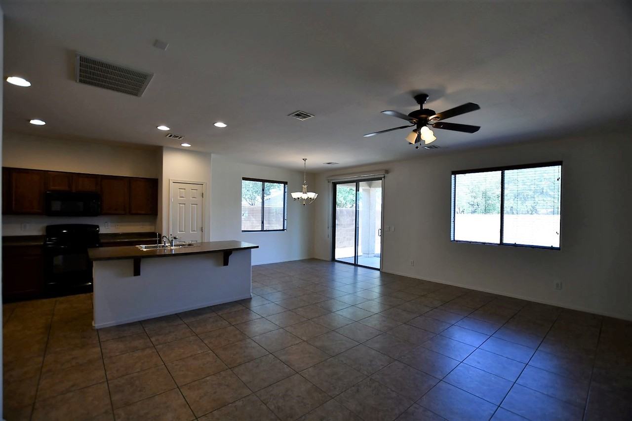3828 S Vineyard Ave #1 - Photo 3 of 19