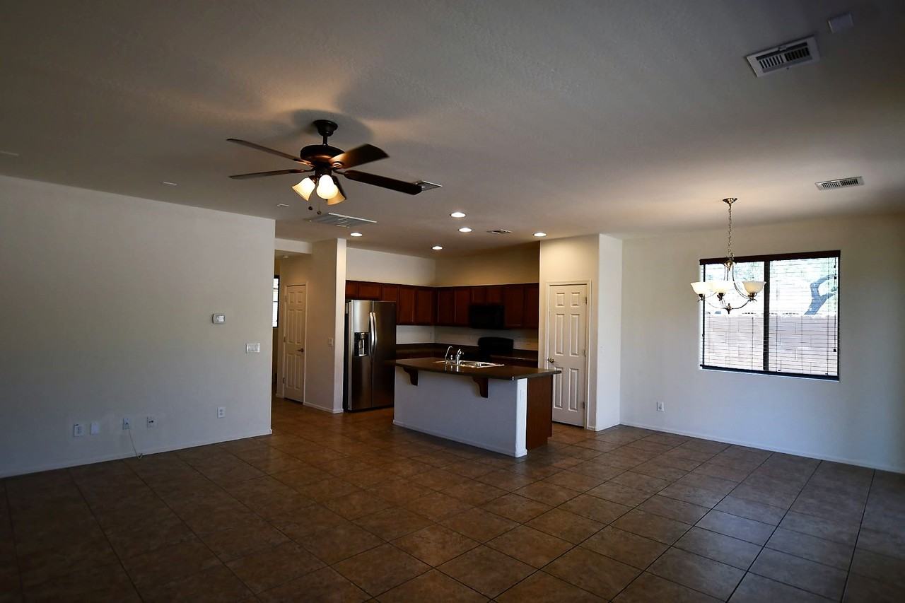 3828 S Vineyard Ave #1 - Photo 4 of 19