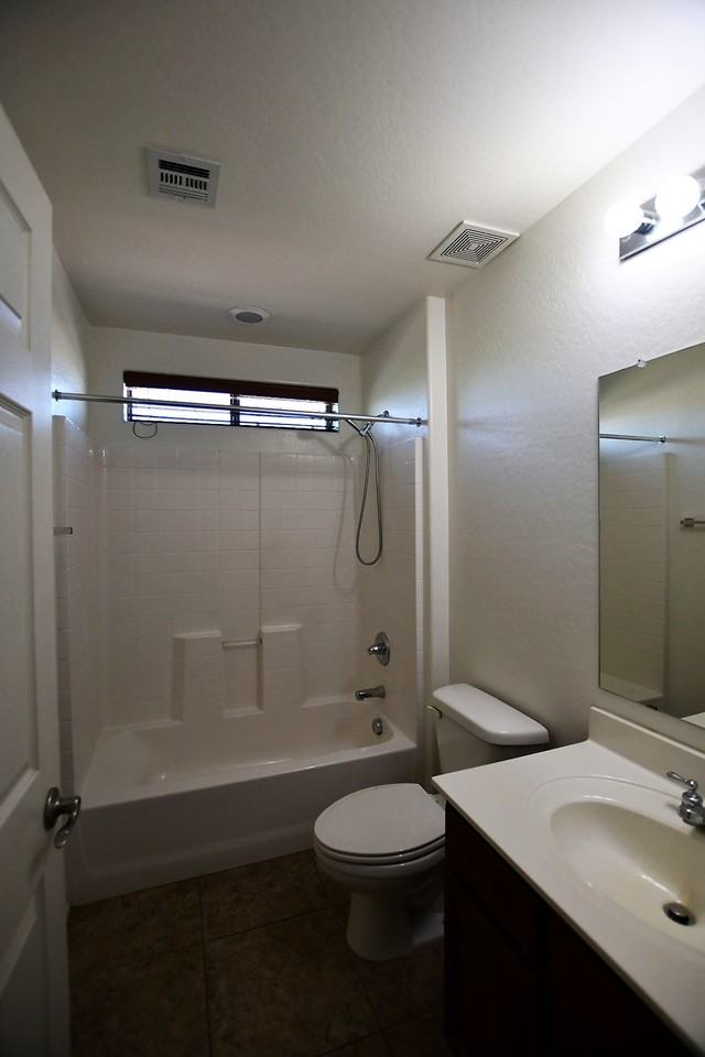 3828 S Vineyard Ave #1 - Photo 5 of 19