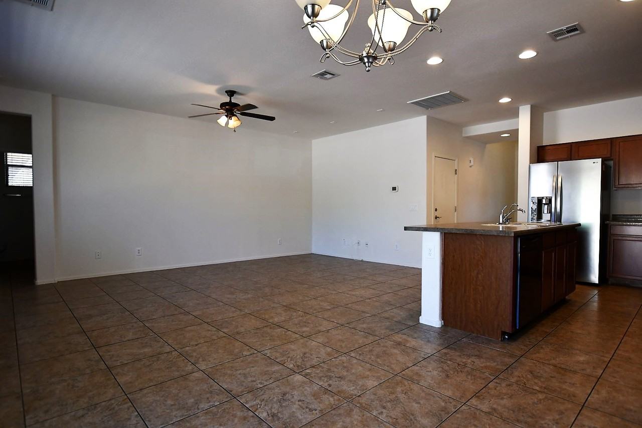 3828 S Vineyard Ave #1 - Photo 7 of 19