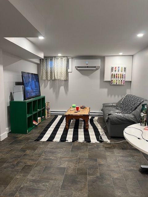 213 Snow Ave Lowr - Photo 2 of 7