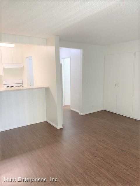 LINDLEY NORTHWOOD 10511 LINDLEY AVENUE - Photo 3 of 23