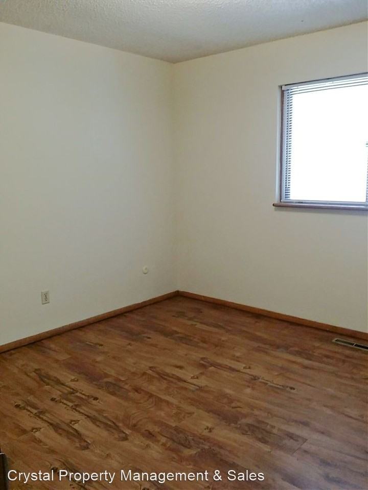702 Midland - Photo 3 of 6