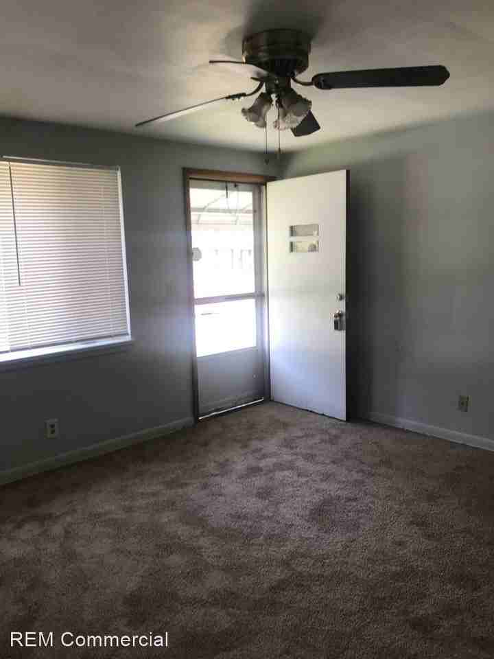 316-18 13TH STREET NE - Photo 3 of 8