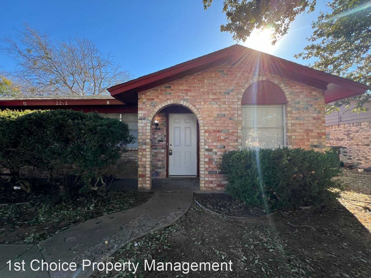 2212 Viewtop Ln - Photo 2 of 50