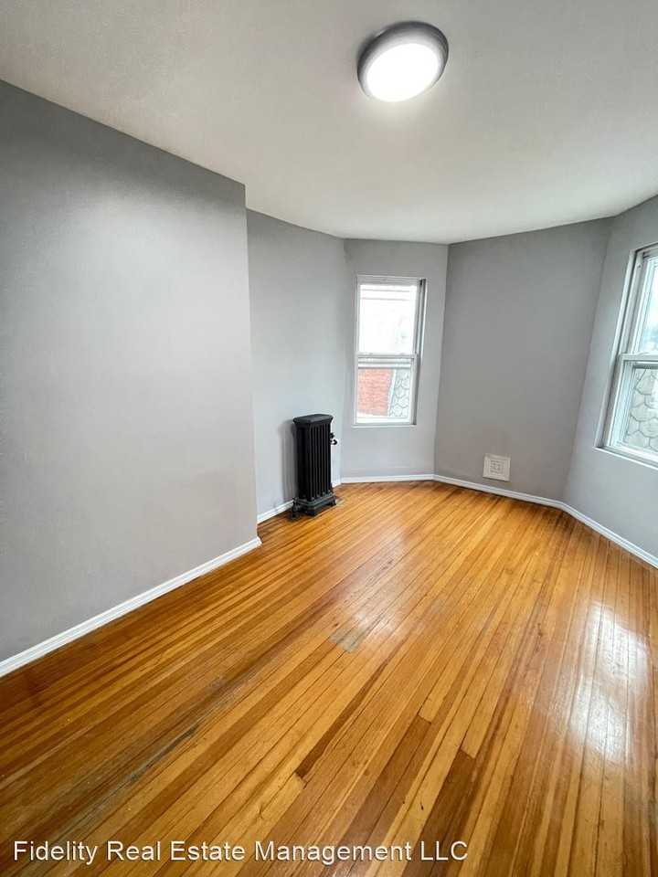 170 Grand St. - Photo 3 of 10