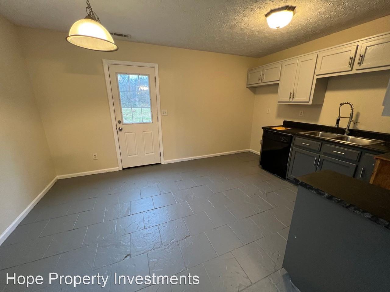 295 Pamela Ct - Photo 3 of 10