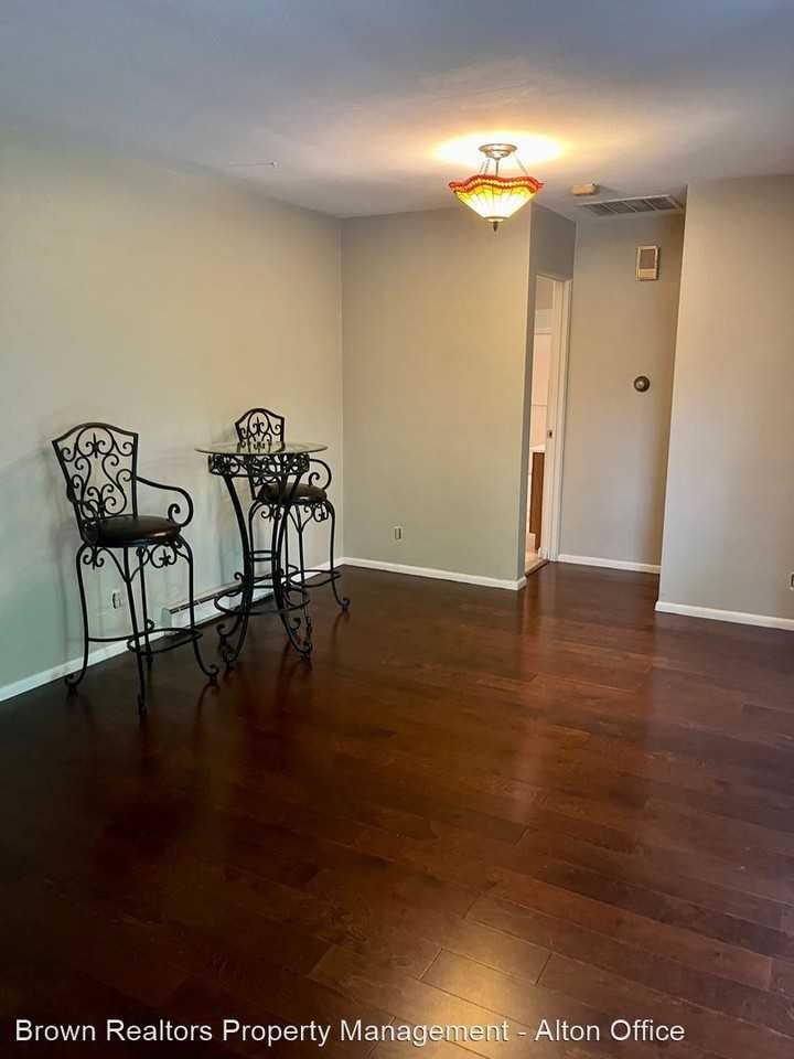 1330 Langdon - Photo 2 of 5