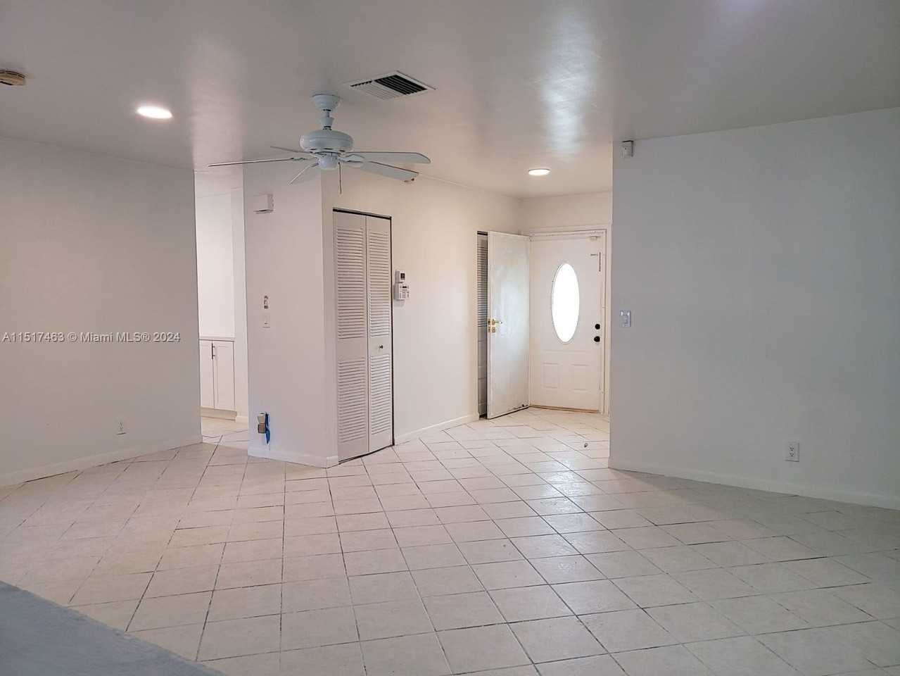 130 Sw 69th Ter #130 - Photo 3 of 8