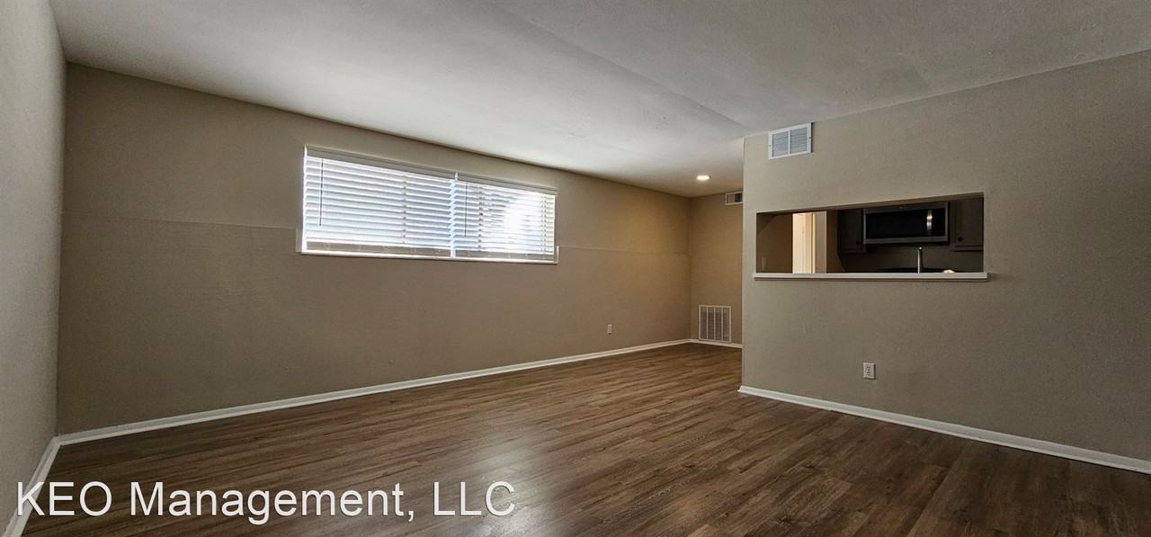 4420 - 4440  Flowerdale Avenue - Photo 2 of 13