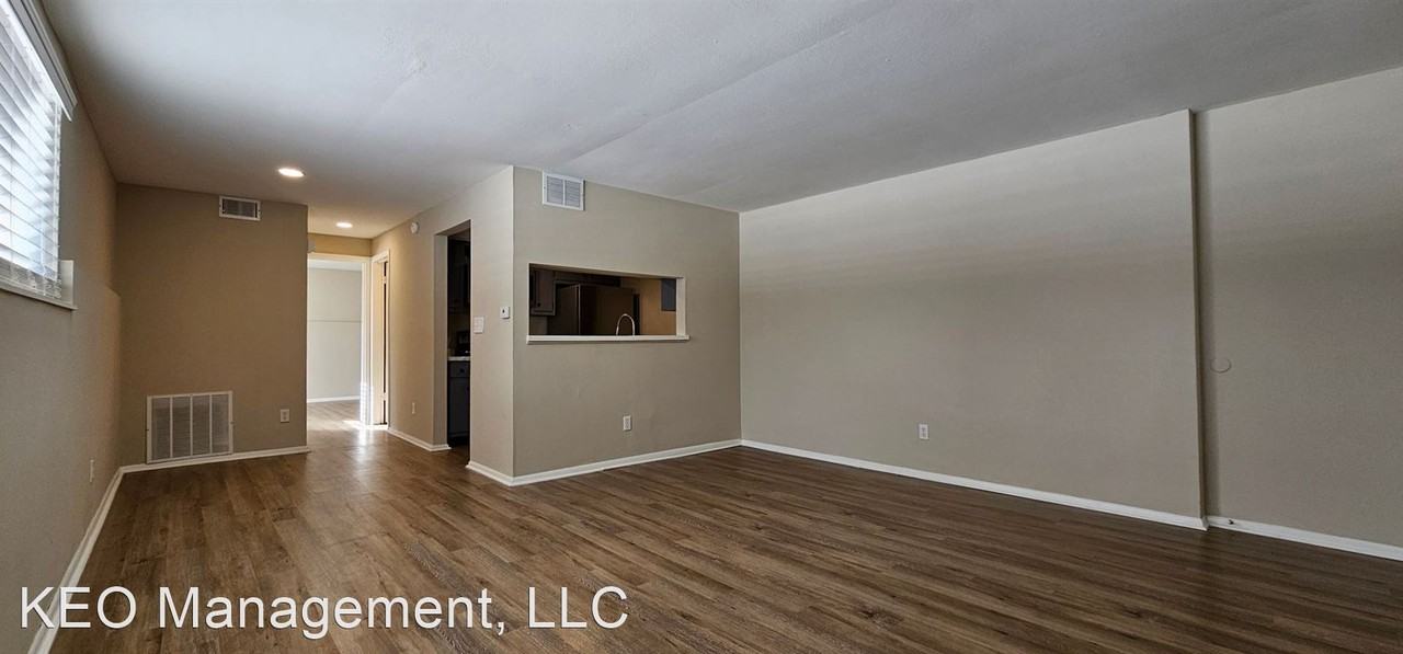 4420 - 4440  Flowerdale Avenue - Photo 3 of 13