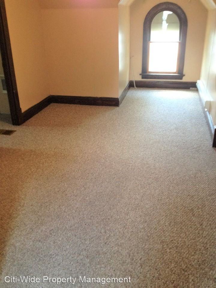 721 E Kemp - Photo 2 of 5