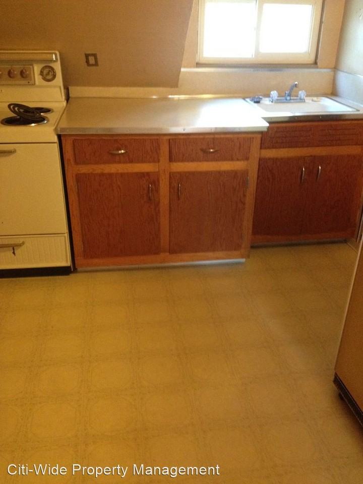 721 E Kemp - Photo 3 of 5