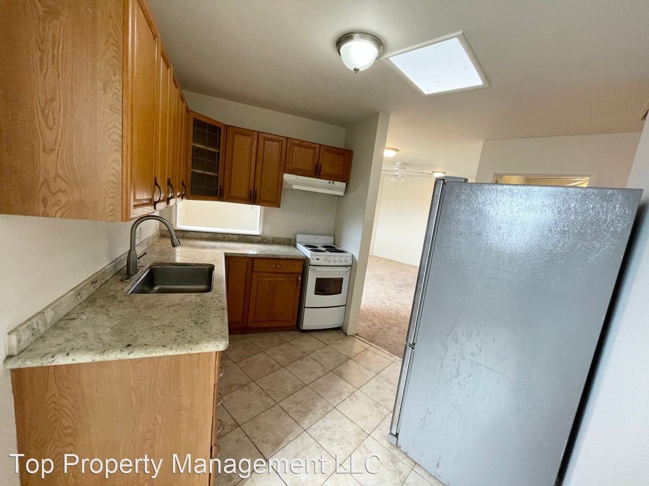 2470C N. School St. - Photo 2 of 18