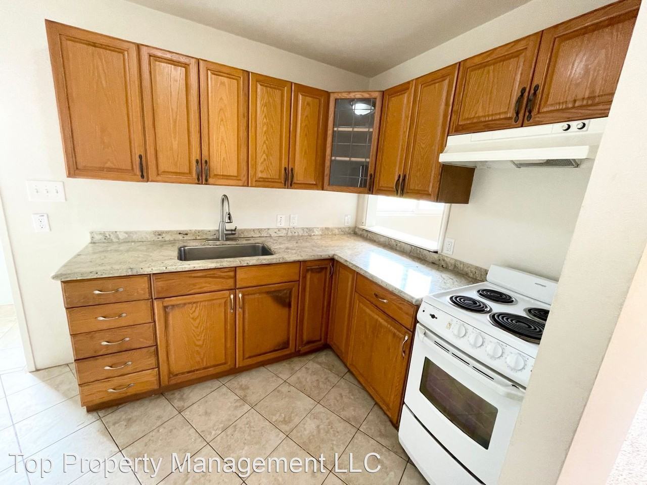 2470C N. School St. - Photo 3 of 18