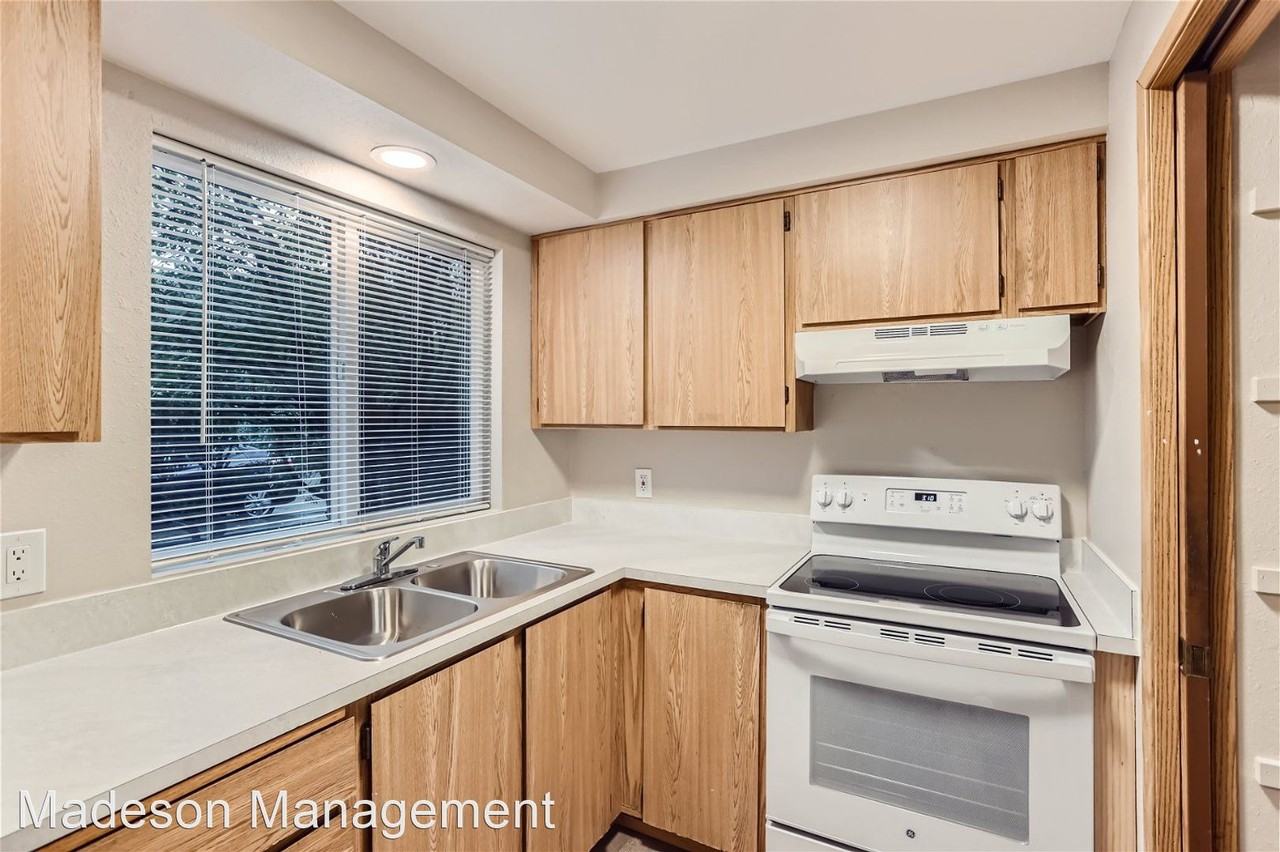 7920 168th Ave Ne - Photo 2 of 11