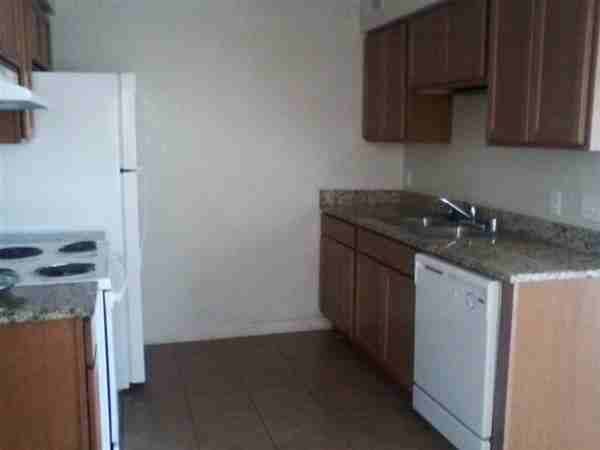 Hickman Manor Apartments - Photo 2 of 4