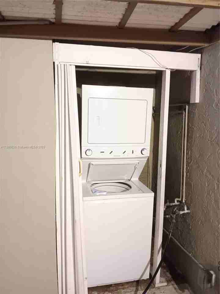 6404 Sw 23rd St - Photo 2 of 27