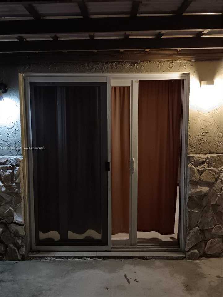 6404 Sw 23rd St - Photo 3 of 27