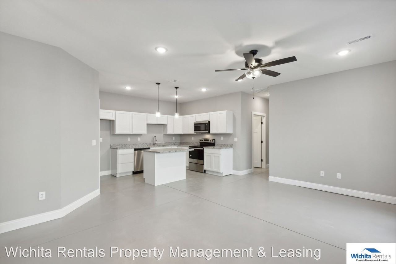 1010 - 1012 W. 55th St. S. - Photo 3 of 15