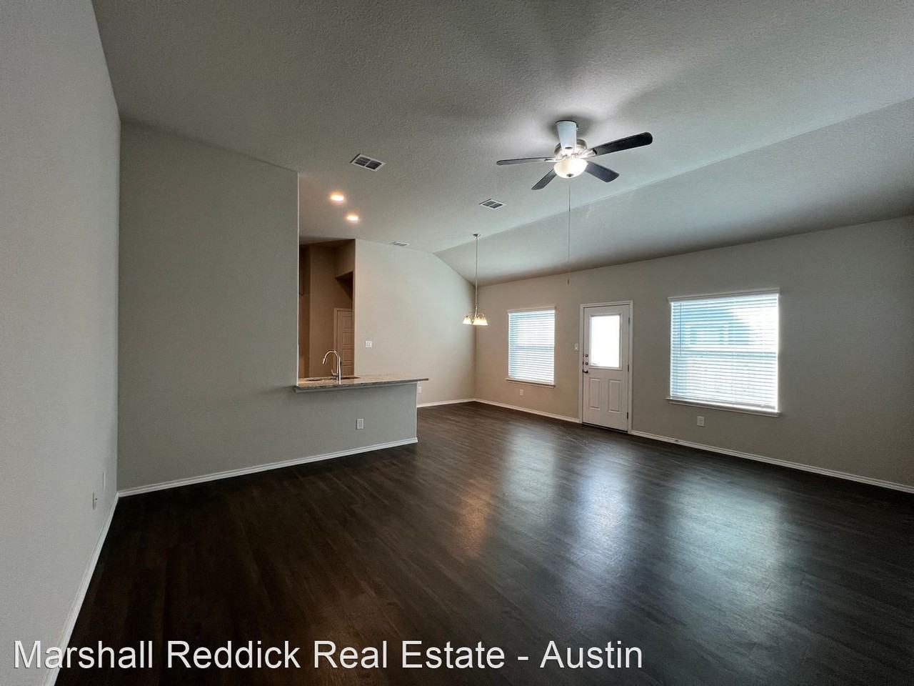 Luxury 3/2 Duplex in Seguin, Texas - Photo 3 of 19