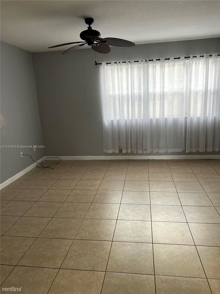 1490 Ne 33rd Ave #201-13 - Photo 3 of 10