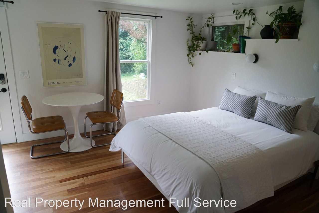 915 Riverside Dr - Photo 3 of 50