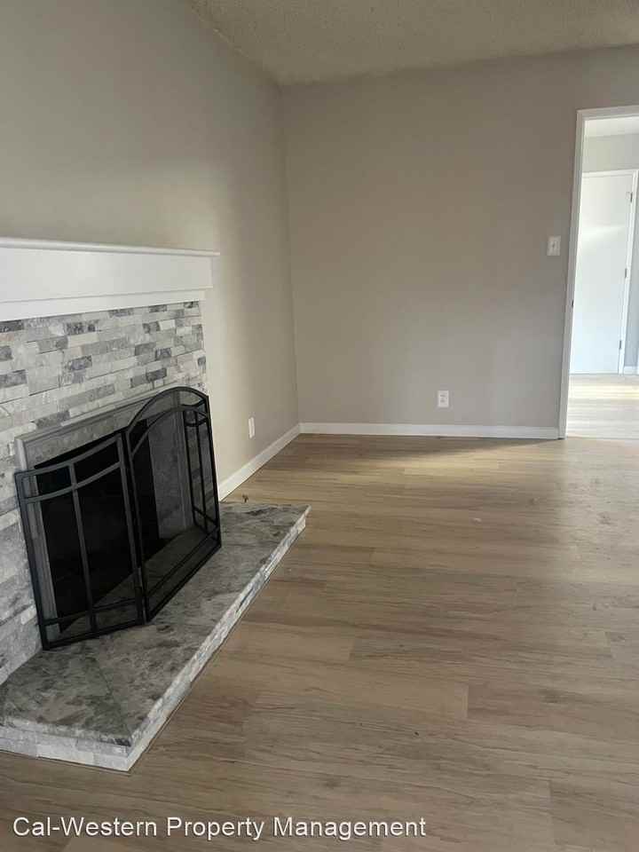 1311 Gay Ave - Photo 3 of 15