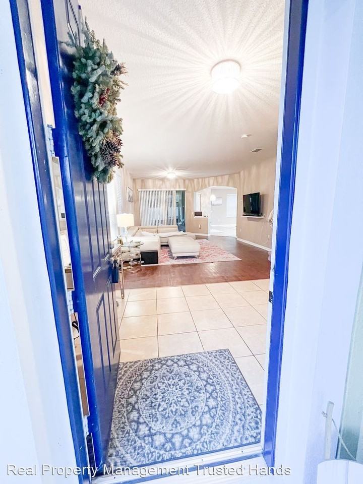 402 Rock Springs Cir - Photo 2 of 33