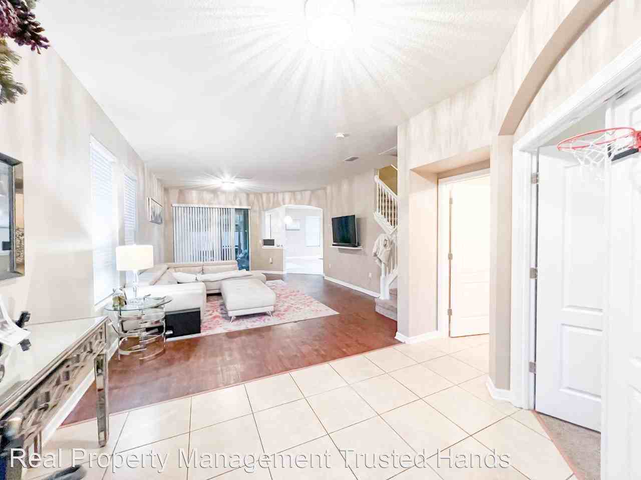 402 Rock Springs Cir - Photo 3 of 33