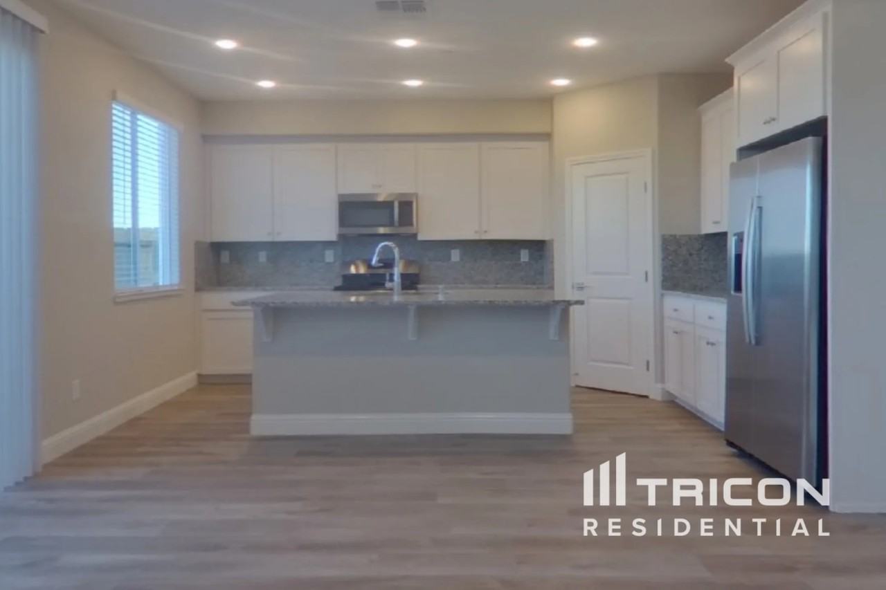 2556 Gold Brook St - Photo 3 of 19