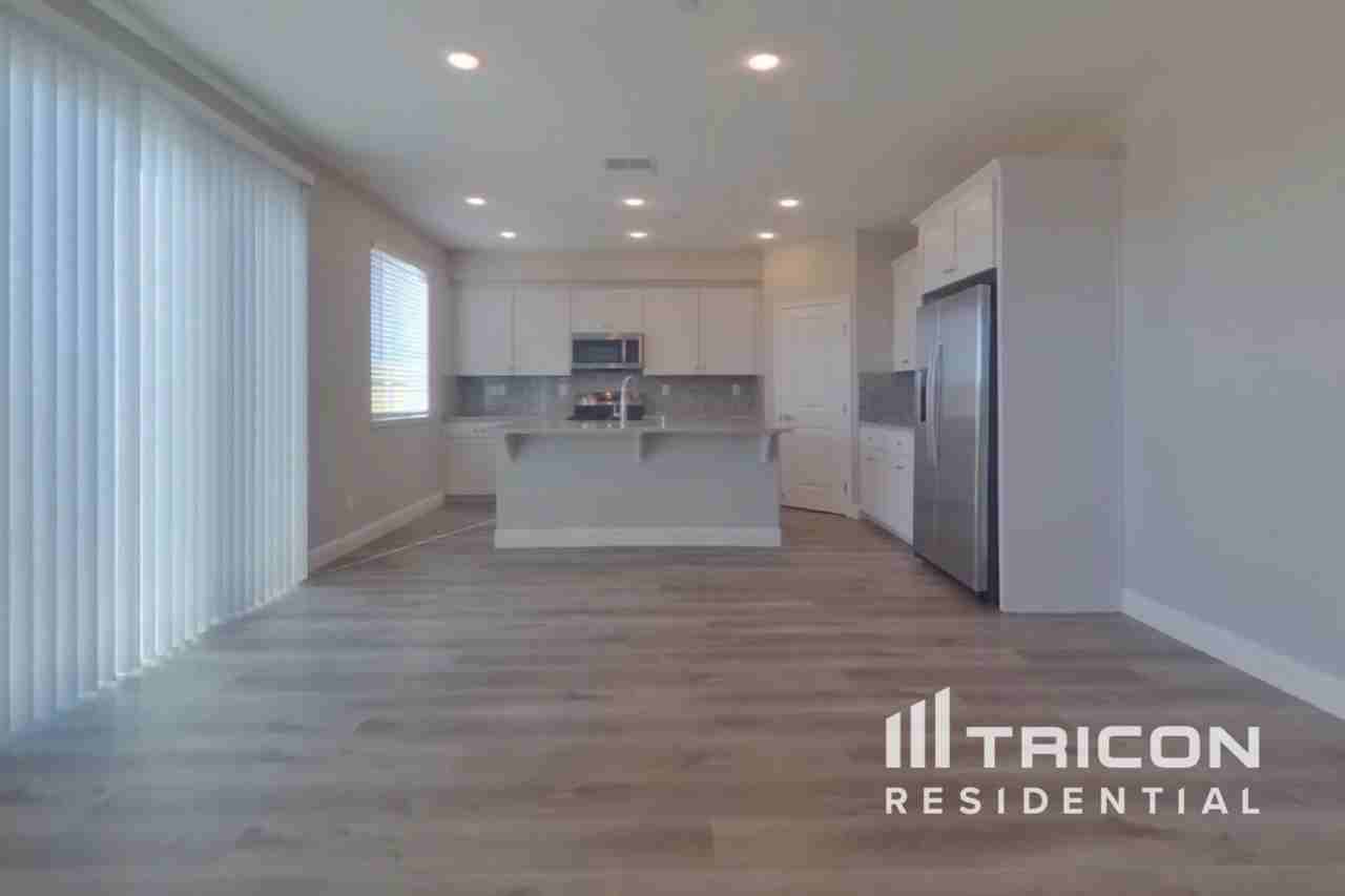 2568 Gold Brook St - Photo 3 of 21